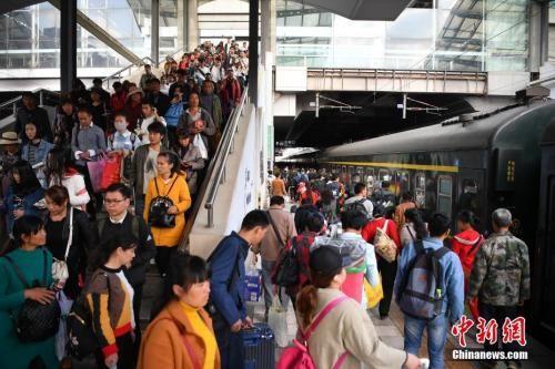 "Data Map: On March 12, 2018, passengers entered the station at Kunming Railway Station. <a